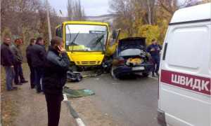 В Инкермане автобус врезался в «Опель» – есть жертвы