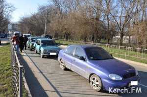 В Керчи перед пешеходным переходом тройное ДТП