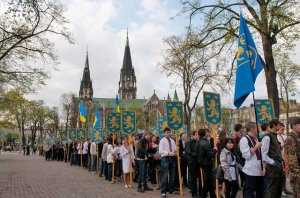 Во Львове сотни юных «бандеровцев» провели марш в честь 70-летия дивизии «Галичина»