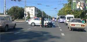 В Севастополе девушки на иномарке сбили байкера