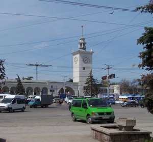 ГАИ нашла на вокзале в Столице Крыма четырех перевозчиков-нелегалов