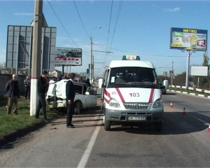 В ДТП под Симферополем, где ВАЗ врезался в остановку с людьми, погиб ещё один человек