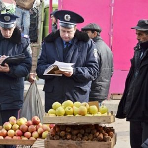 Побороть стихийную торговлю можно только совместными усилиями граждан и милиции