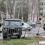 В центре Керчи «буханка» зацепила иномарку и пробила забор