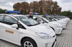 Две новые «Toyota prius» подарили керченскому отряду ППС