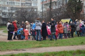 В детсаду Севастополя искали бомбу: эвакуировали 200 человек