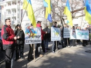 Форум облсоветов в Ливадии встретили митингом-приветствием