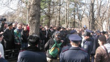 На митинге в Столице Крыма подрались сторонники и противники власти