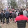 Под стенами крымского парламента собирается мирный митинг