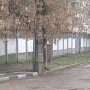 В Симферополе и Саках у воинских частей дежурят автомобили с вооруженными людьми