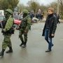 Центр Симферополя полностью окружен военными