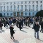 К зданию правительства Крыма сходятся люди