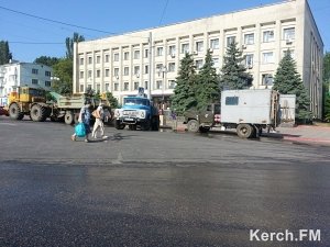 В Керчи, возле Кирова, 5 «традиционный» порыв водовода