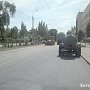 На центральной дороге Керчи в яму колесом провалился троллейбус