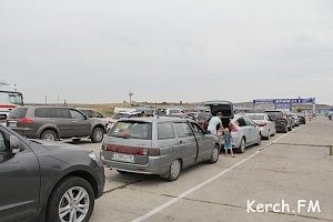 На Керченской паромной переправе готовятсяк затору автомобилей