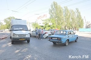 В Керчи «Жигули» врезались в «Volkswagen»