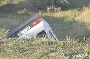 В Керчи на повороте в Героевку перевернулся автомобиль