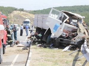 Два грузовика столкнулись в Крыму: есть жертва