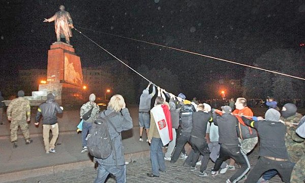 Ленин в Октябре. Сергей Морозов о буйствах вокруг памятников основателю СССР на Украине