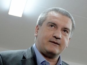 Аксенов требует снять главврача республиканской больницы