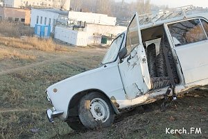 В Керчи ВАЗ 2101 сбил пешехода и вылетел с дороги