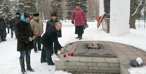 Куряне, коммунисты и комсомольцы, почтили память жертв контрреволюции