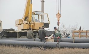 В Керчи на Марате прокладывают новый водовод