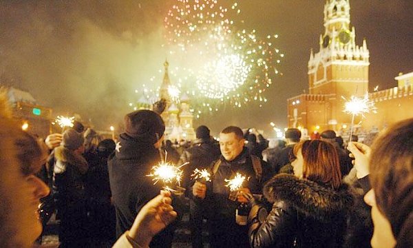 Бой курантов с санкциями. Обострившееся противостояние с Западом не помешает россиянам радостно встретить Новый год