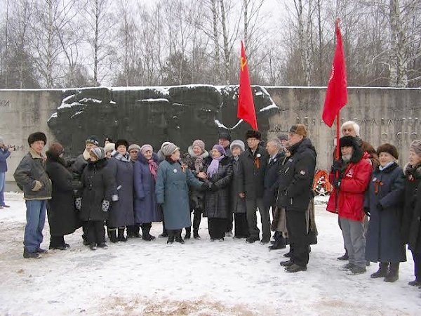 Коммунисты Соснового Бора приняли участие в автопробеге, посвященном 70-летию освобождения Ленинграда от блокады