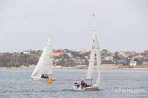 В Севастополе на День защитника Отечества провели парусную регату