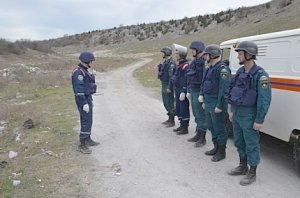 Пиротехники Центра «Лидер» проводят работы по поиску и обезвреживанию взрывоопасных предметов на территории Севастополя