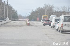 В Керчи Аршинцевский мост весь в ямах и трещинах