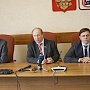 В Калининградском обкоме КПРФ состоялась пресс-конференция депутатов-коммунистов В.Ф. Рашкина и А.Е. Клычкова