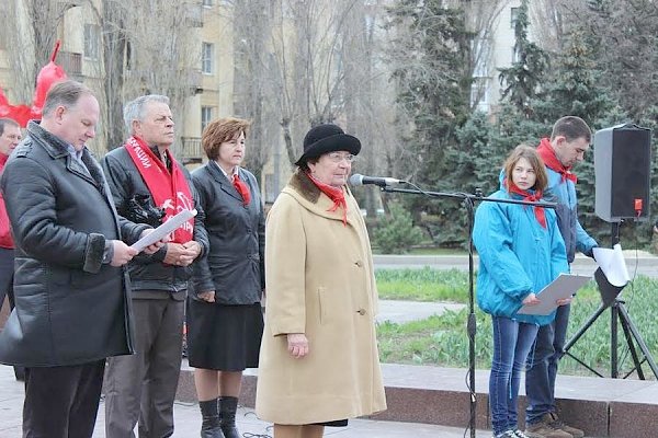 В День рождения Владимира Ильича Ленина сталинградские коммунисты провели митинг