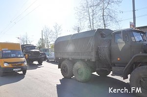 В Керчи из-за репетиции парада образовались огромные пробки (обновлено фото)