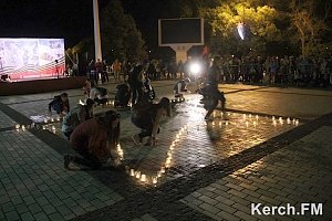 В Керчи зажгли золотую звезду Победы