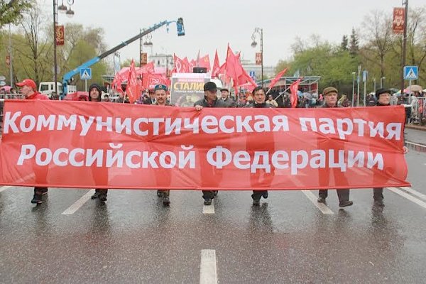 Тюменские коммунисты приняли участие в параде Победы