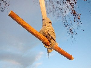 Мальчик под Керчью случайно удушился на тарзанке, — источник