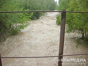 В Симферопольском районе размыло дамбу: затопило дома (ФОТО, ВИДЕО)