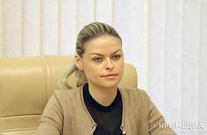 Аксенов о своей свояченице в Госсовете: Добрыня вела группы в «Одноклассниках» и имеет право на карьеру