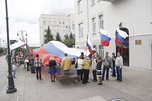 Омичи отметили День российского флага