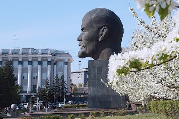 Республика Бурятия. Памятник В.И.Ленину в Улан-Удэ вошел в книгу рекордов России