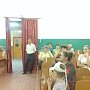 Город-герой Волгоград. Депутат-коммунист Волгоградской облДумы, член ЦК КПРФ Е.И.Шаманаев активно помогает своим товарищам, идущим на выборы от КПРФ