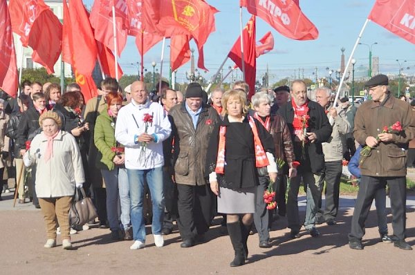 «Прощения палачам не будет!». На Марсовом поле в Санкт-Петербурге прошёл траурный митинг