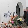 7 ноября псковичи возложили цветы к памятнику В.И. Ленину и почтили память погибших в авиакатастрофе