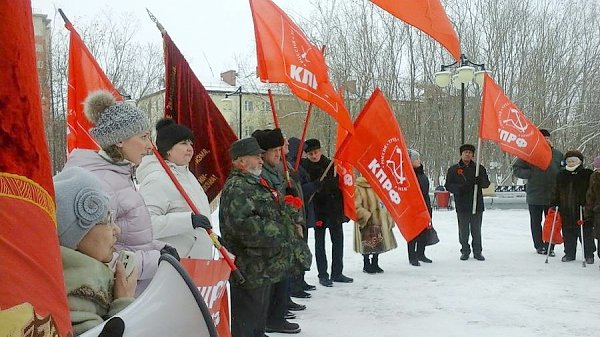 Ямало-Ненецкий автономный округ. Митинг в Салехарде в честь Великого Октября