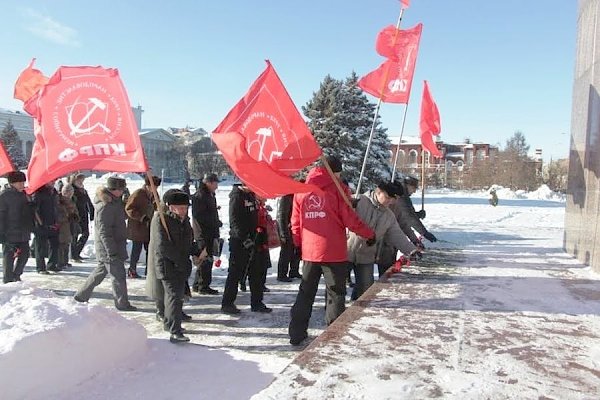 Саратовские коммунисты почтили память Владимира Ильича Ленина