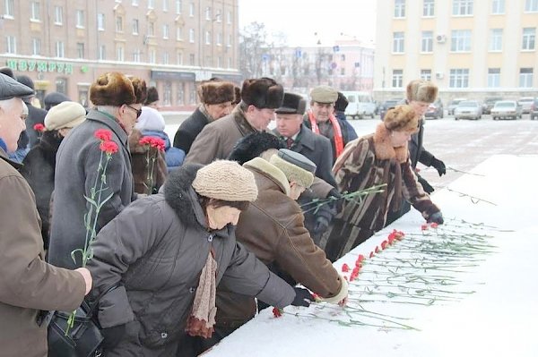 Цветы Ильичу. В Брянске почтили память Ленина