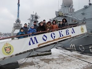 Для севастопольских полицейских прошла экскурсия на крейсере «Москва»