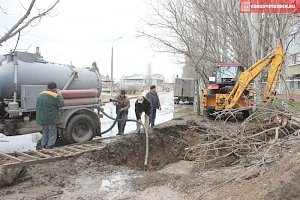 В Керчи в районе автовокзала порыв водовода